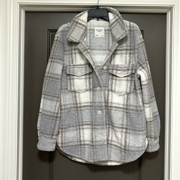 Abercrombie & Fitch Tops - Abercrombie & Fitch grey white plaid shacket L
